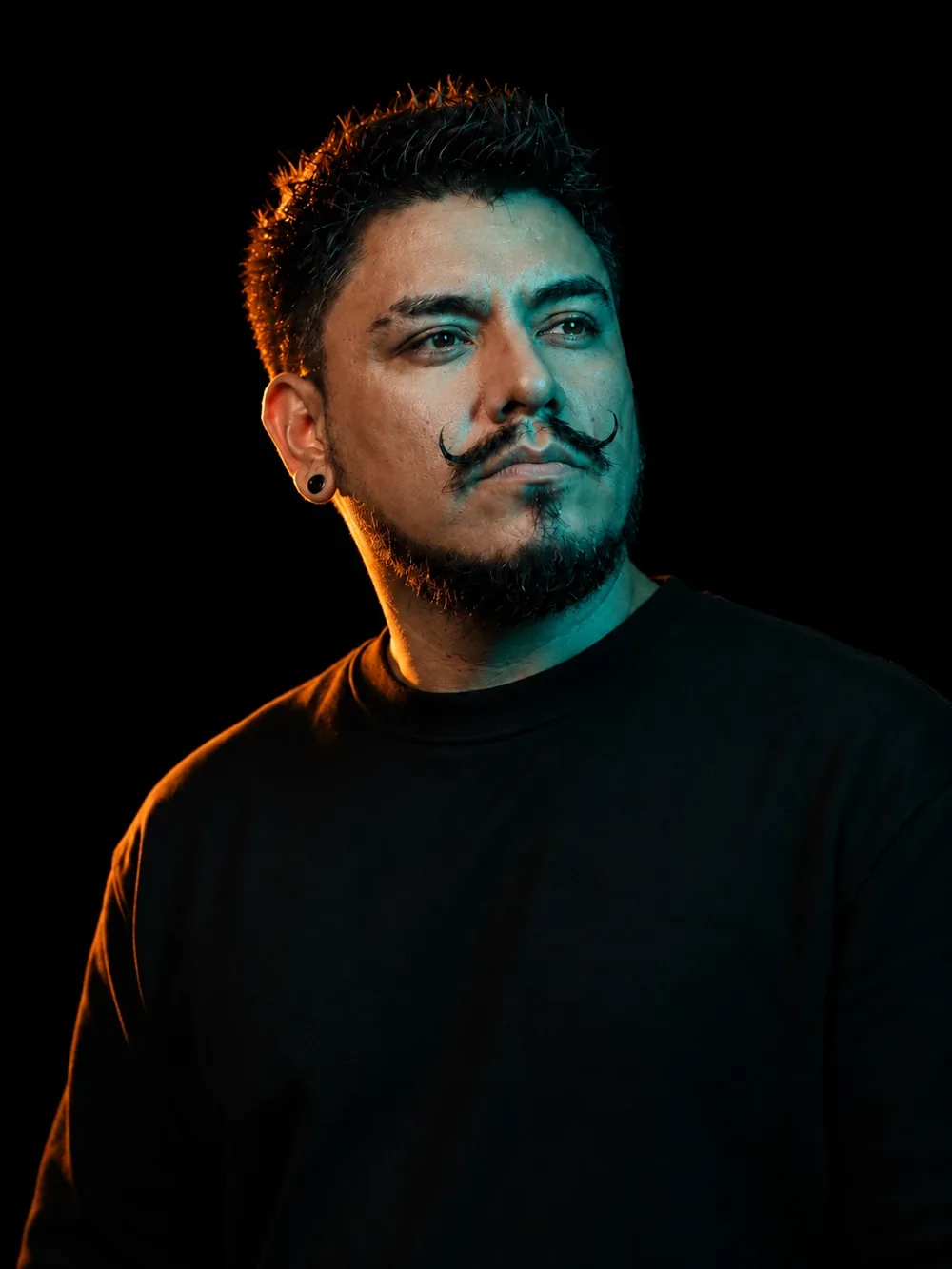 Sergio Yeyo Vera, retrato a contraluz